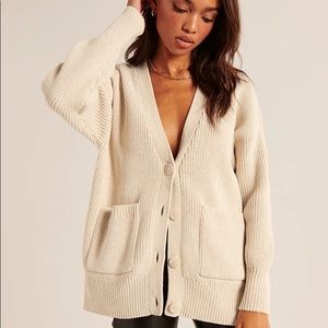 NWOT Abercrombie and Fitch Oversized Legging Friendly Cardigan